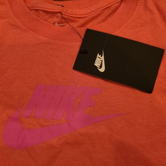 Nike Girls Neon Pink Tshirt **flaw - Picture 6 of 8